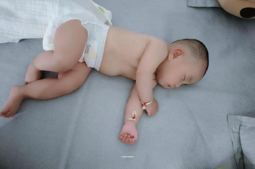 重庆三个月宝宝抬头不稳